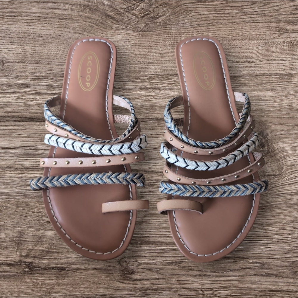 NWOT Scoop strappy Slip On Beach Summer Sandal size 9. Super Cute